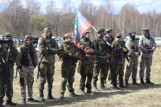 Команда LASERWAR стоит в ожидании начала игры